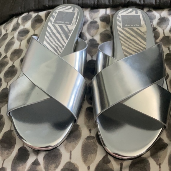Sandals flats metallic Dolce Vita “Karlo” sandals slides 6 NIB - Picture 9 of 9